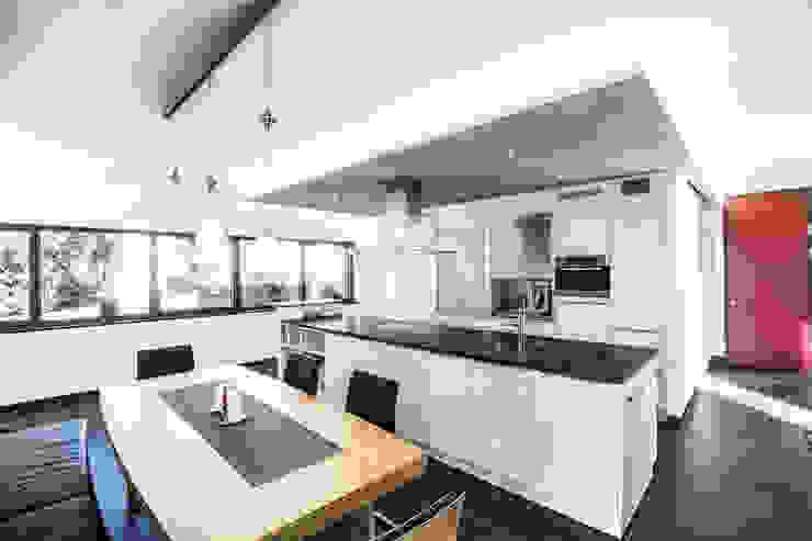 21-arch GmbH Minimalist kitchen