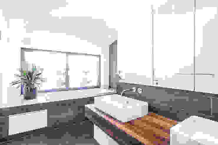 21-arch GmbH Minimalist bathroom