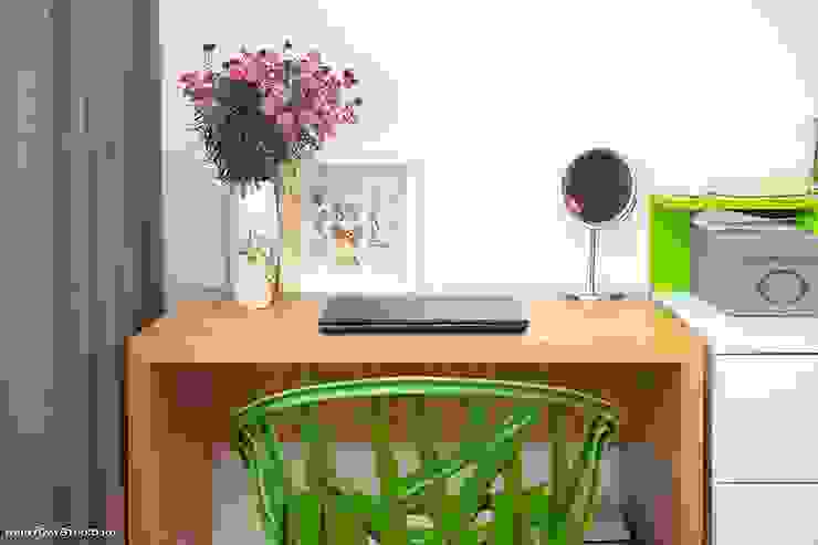 Zi-design Interiors Studio moderno