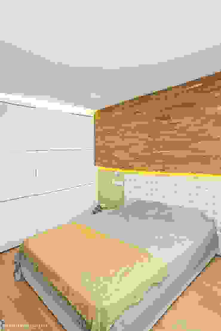 Zi-design Interiors Camera da letto moderna