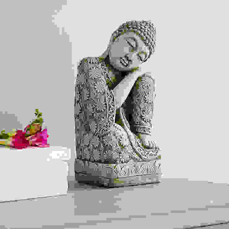 Stone Buddha Statue rigby & mac Jardines de estilo ecléctico Accesorios y decoración