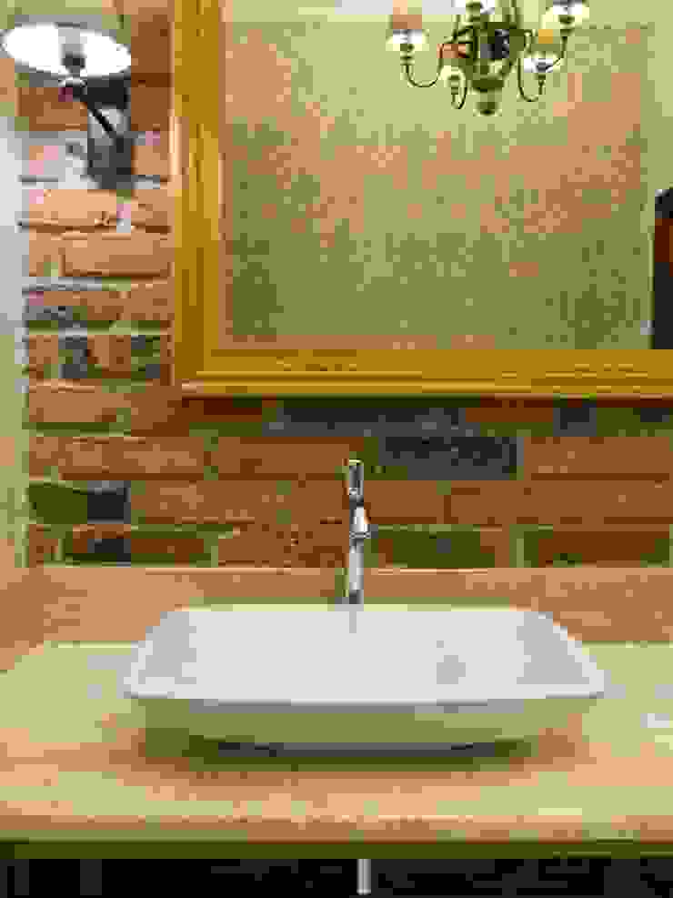 Classic style bathroom by PROJEKT MB Classic