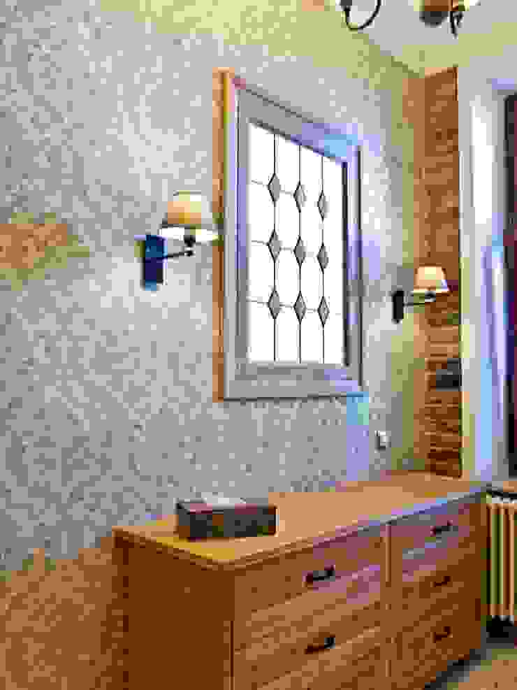 Classic style bathroom by PROJEKT MB Classic