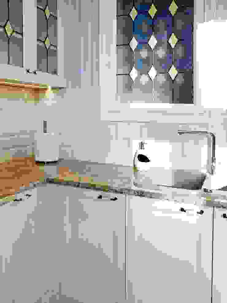 Classic style kitchen by PROJEKT MB Classic