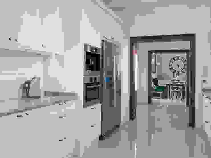 Classic style kitchen by PROJEKT MB Classic