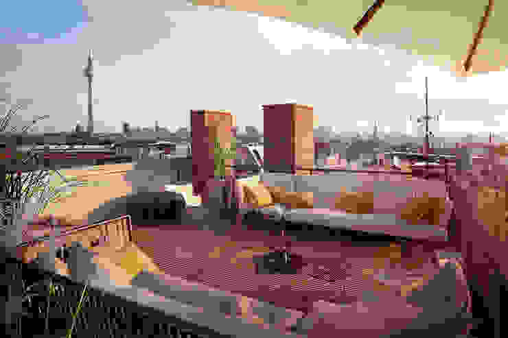 Dachterrasse Berlin Mitte loomilux Klassischer Balkon, Veranda & Terrasse Himmel,Eigentum,Anlage,Gebäude,Gartenmöbel,Schatten,Regenschirm,Couch,Tisch,Haus