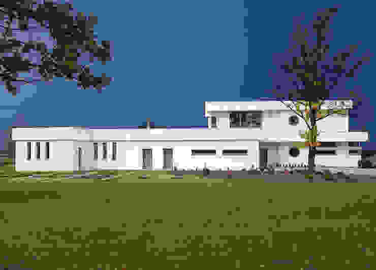 Weiße Villa mit Traumblick homify homify