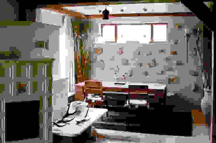 Rustic style dining room by DF Interior Rustic