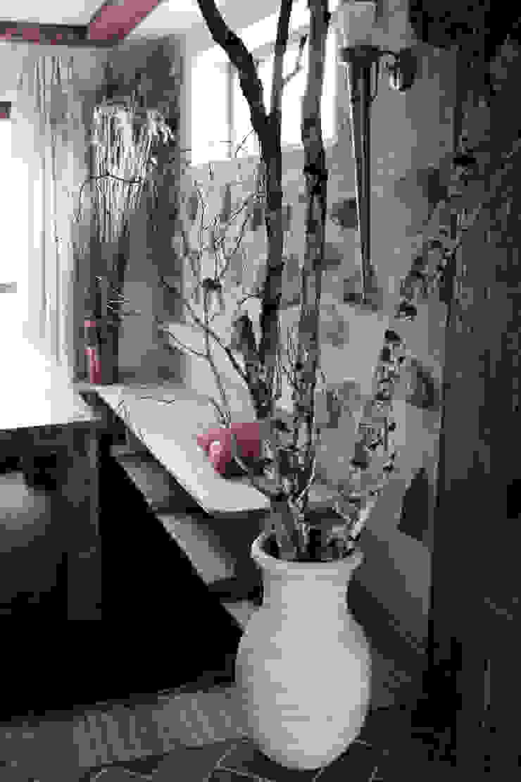 Rustic style dining room by DF Interior Rustic