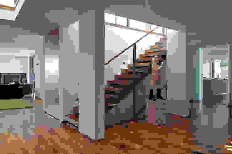 Dr. Schmitz-Riol Planungsgesellschaft mbH Modern Corridor, Hallway and Staircase