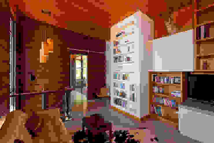 Coeur D'Alene Residence Uptic Studios Modern living room