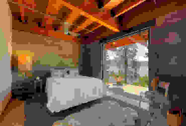 Coeur D'Alene Residence Uptic Studios Modern style bedroom