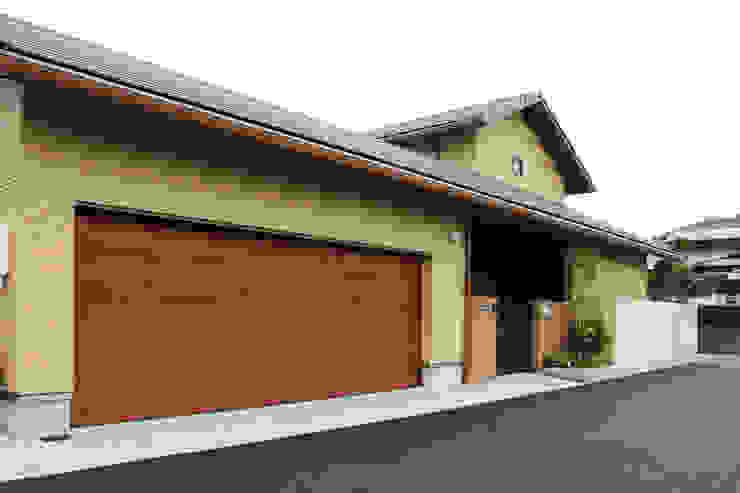 株式会社ワールドガレージドア Garage/Rimessa
