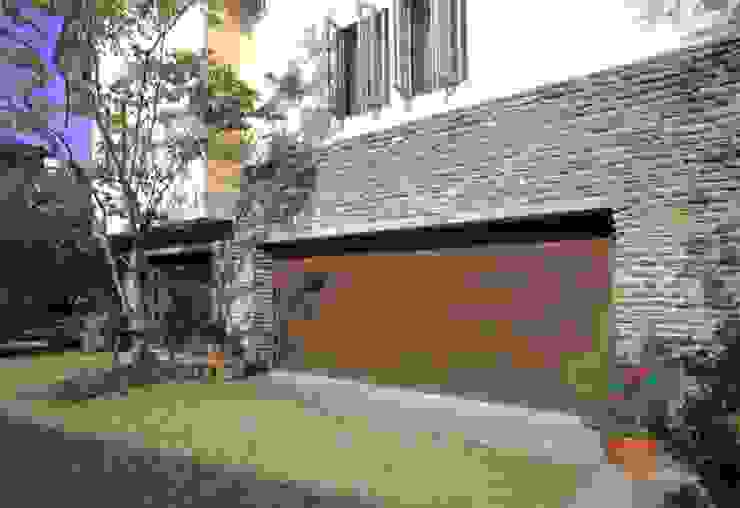 株式会社ワールドガレージドア Garage/Rimessa