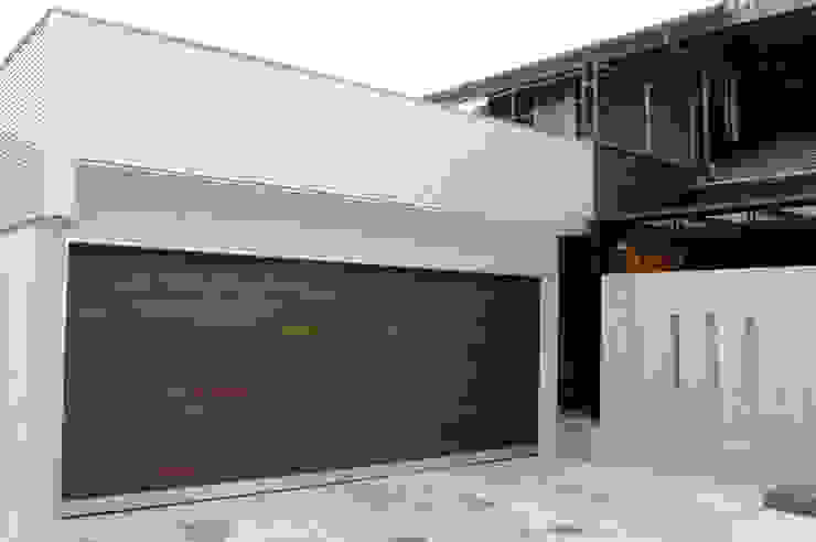 株式会社ワールドガレージドア Garage/Rimessa