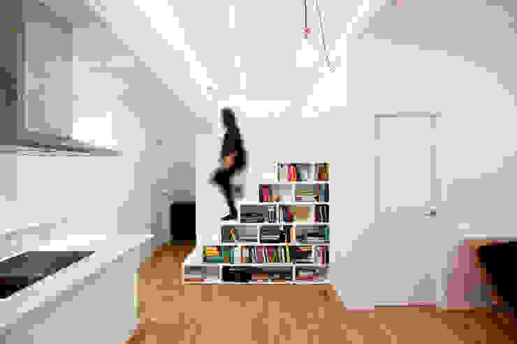 Libreria-escalera Dolmen Serveis i Projectes SL Pasillos, vestíbulos y escaleras modernos