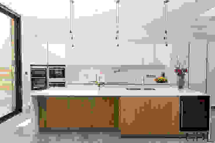 St Mary's Crescent, London - Kitchen Extension, Grand Design London Ltd Grand Design London Ltd Minimalist kitchen Cabinets & shelves