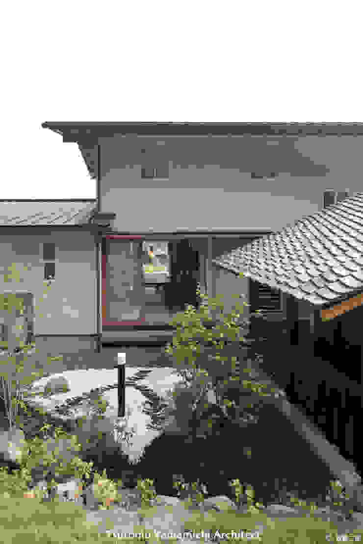 山道勉建築 Azjatycki ogród Drewno Biały