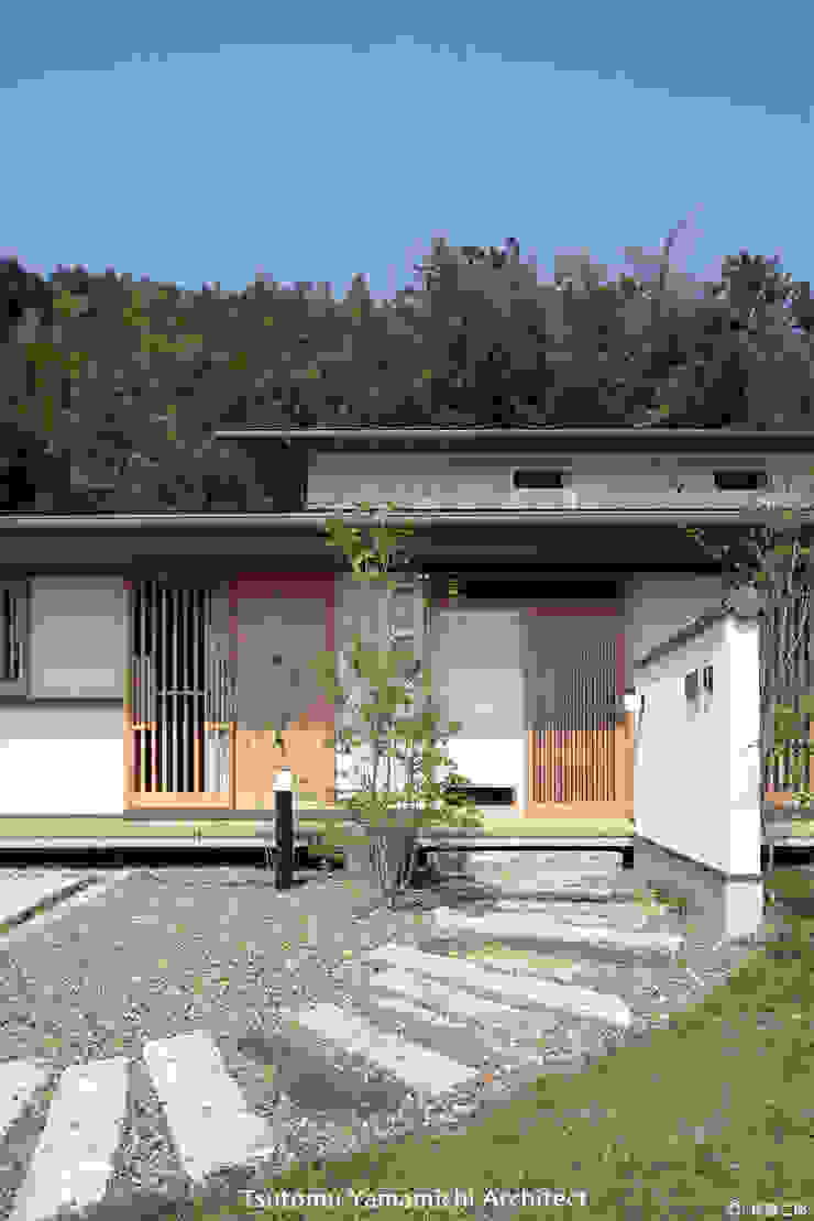 山道勉建築 Azjatyckie domy Drewno Biały