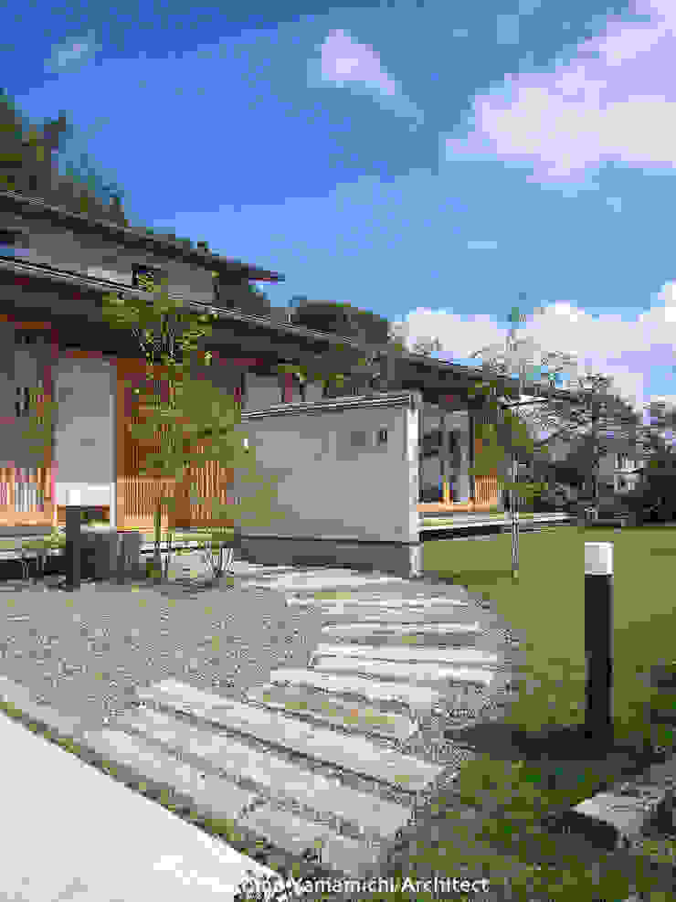 山道勉建築 Azjatyckie domy Drewno Biały