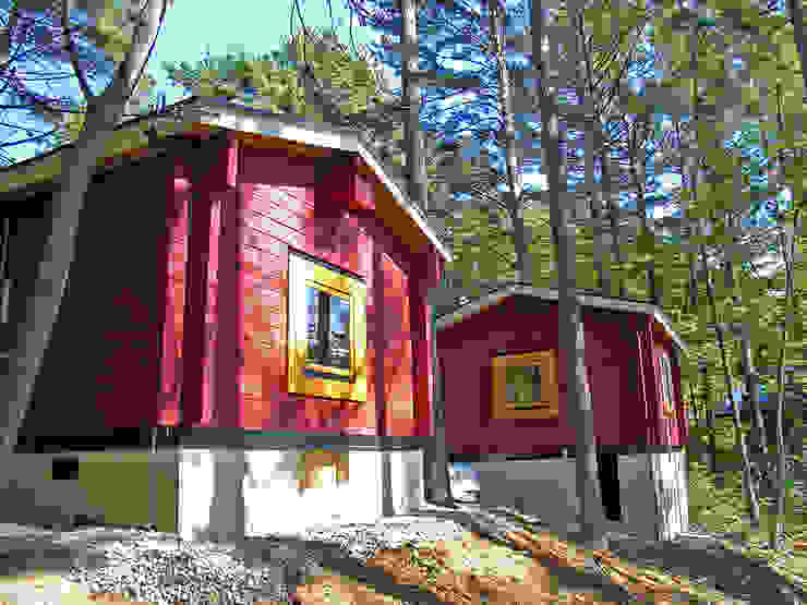 Bird House Lodge in Woods, Japan Cottage Style / コテージスタイル Country style garage/shed Wood Red