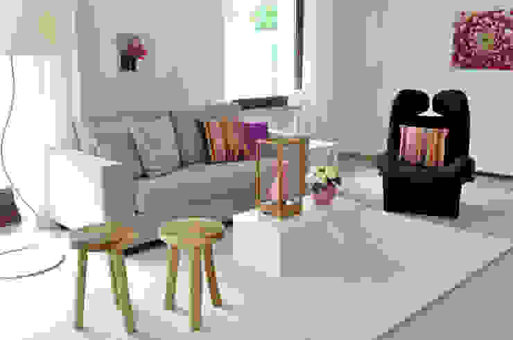 Home Staging eines geerbten Einfamilienhauses, MK ImmoPromotion MK ImmoPromotion Salones de estilo moderno