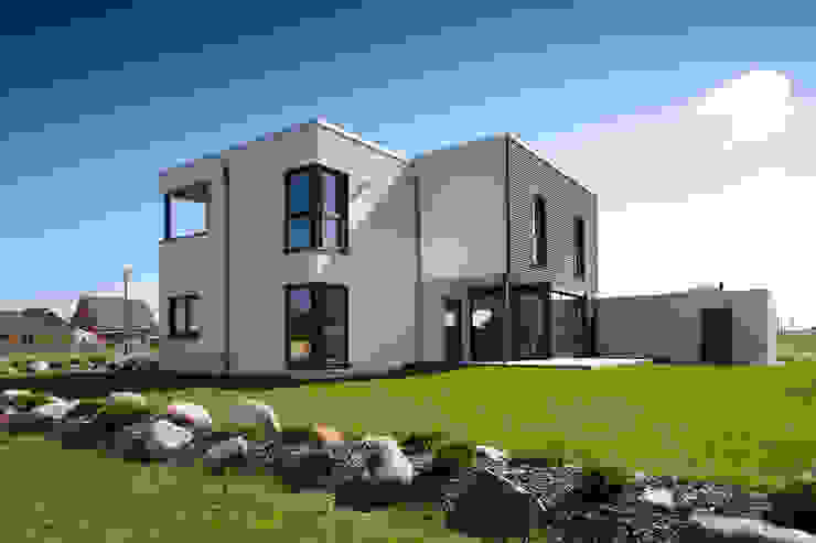 ARCHITEKTUR TREND - Moderner Bauhaus-Stil homify Fertighaus Fertighaus,Bauhaus,Einfamilienhaus,Holzfassade,Glaserker,fertighausbau,holzbauweise,fertighäuser