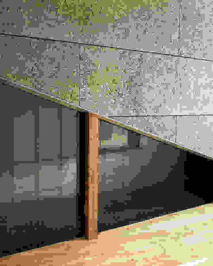Moderne muren & vloeren van atelier CHOCOLATE Modern