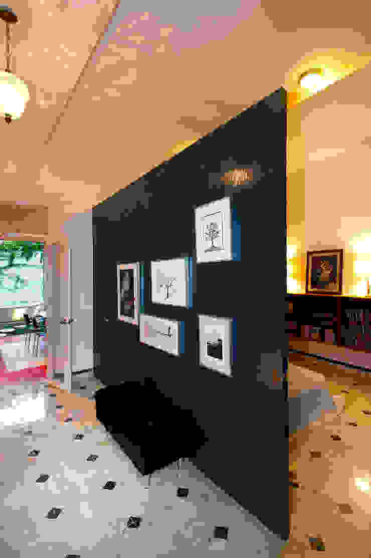 Taller Estilo Arquitectura Koridor & Tangga Modern