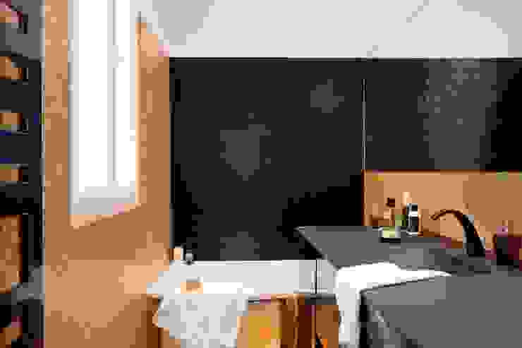 URBAN D&CO Baños de estilo ecléctico