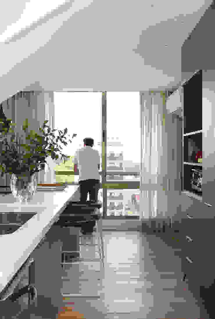 MANDRIL ARQUITETURA E INTERIORES Modern kitchen
