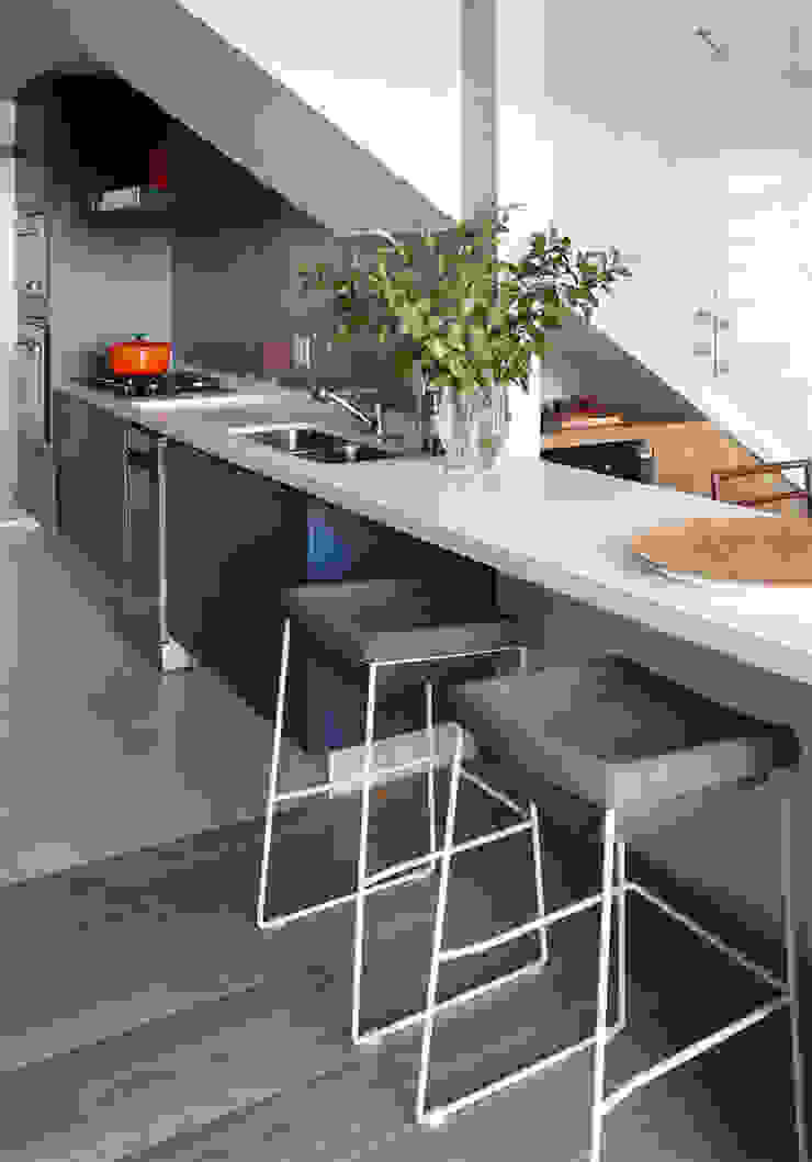 MANDRIL ARQUITETURA E INTERIORES Modern kitchen