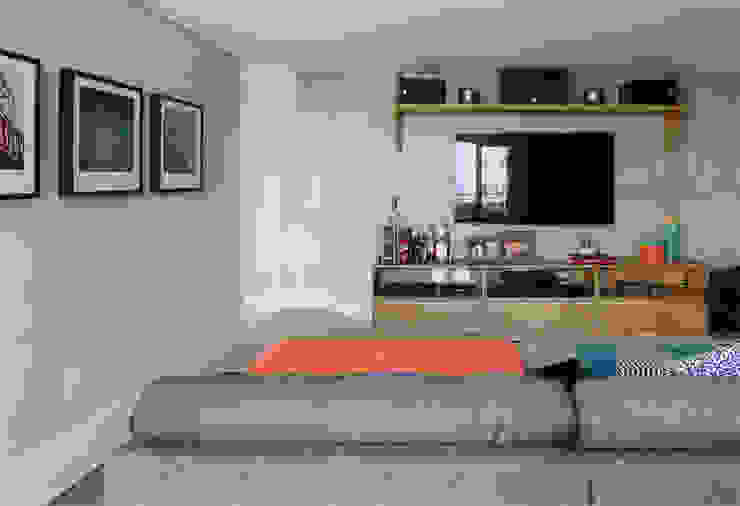 MANDRIL ARQUITETURA E INTERIORES Modern media room