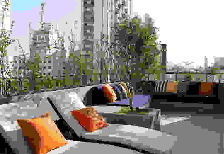 MANDRIL ARQUITETURA E INTERIORES Modern balcony, veranda & terrace