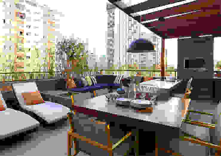 MANDRIL ARQUITETURA E INTERIORES Modern balcony, veranda & terrace