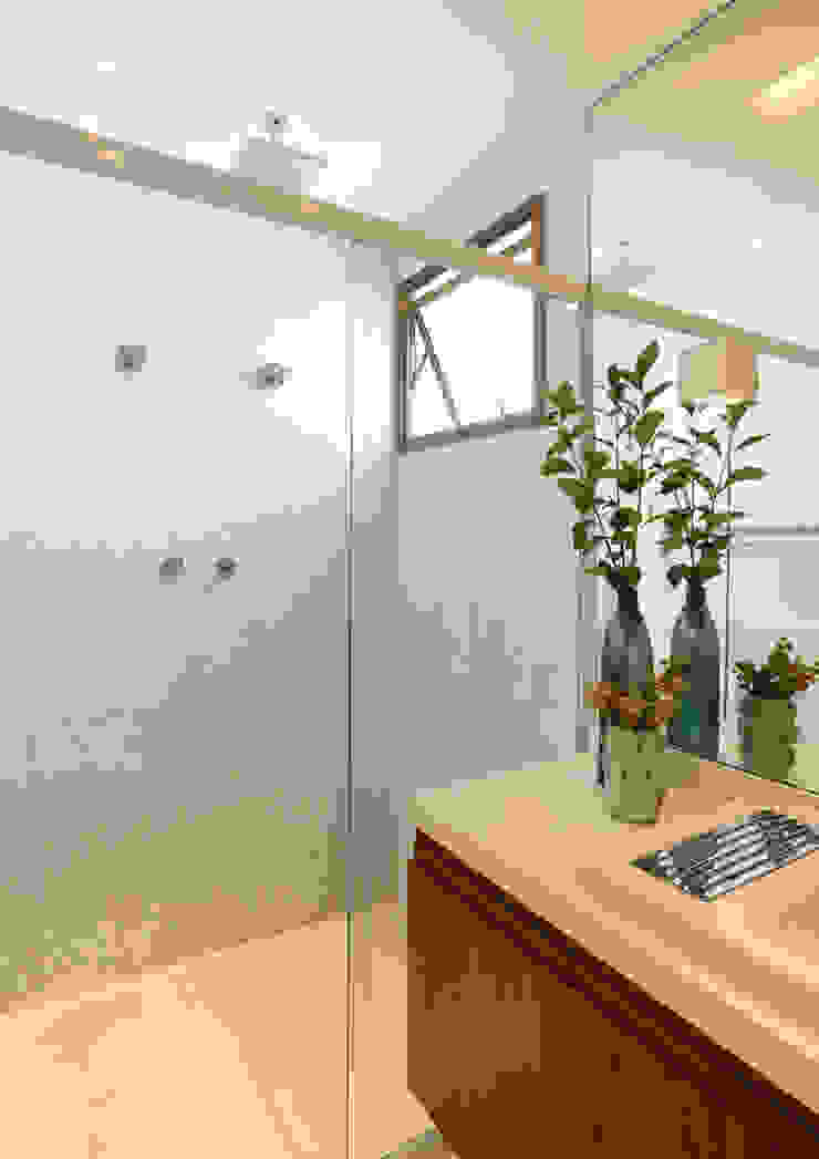 MANDRIL ARQUITETURA E INTERIORES Modern bathroom