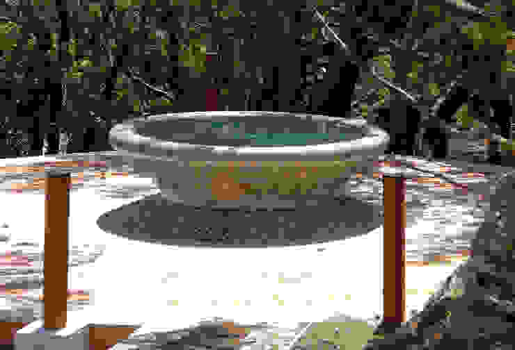 round fountain in billiemi grey CusenzaMarmi JardimAcessórios e decoração