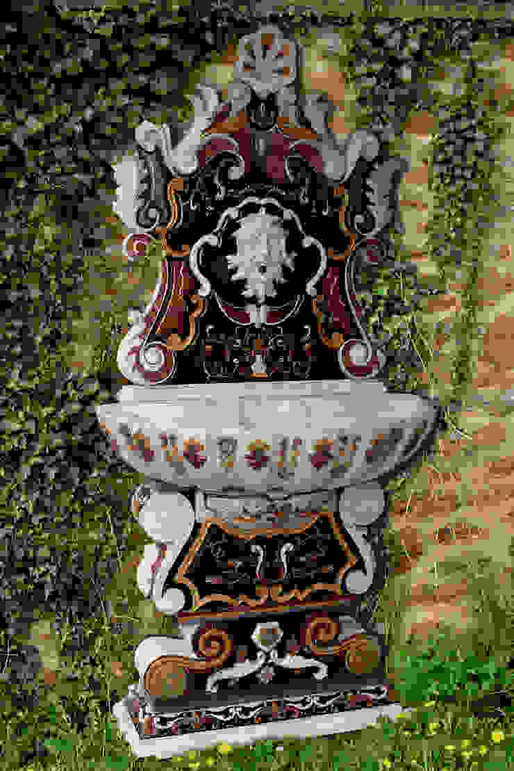 Fontana barocca con intarsio a rilievo CusenzaMarmi Giardino classico Accessori & Decorazioni