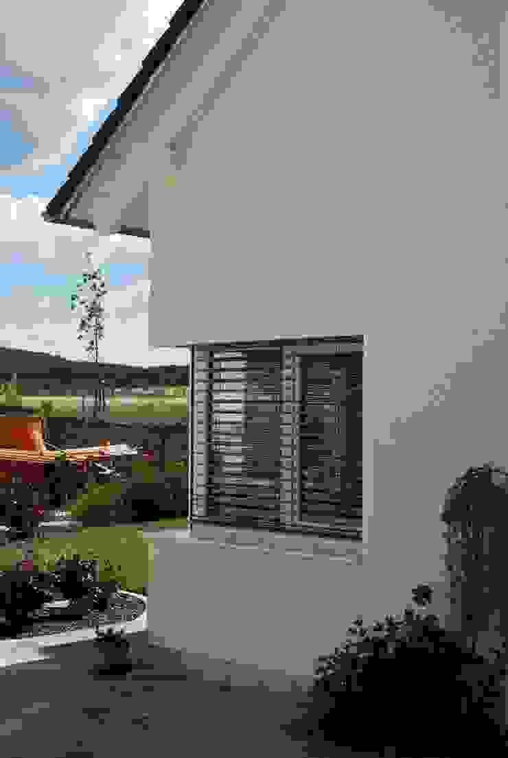 Hinter Dem Eckfenster Verbirgt Sich Die Kuche Mit Einem Ausblick In Die Freie Landschaft Klassische Fenster Turen Von Wunschhaus Die Innovative Wohnbau Gmbh Klassisch Homify