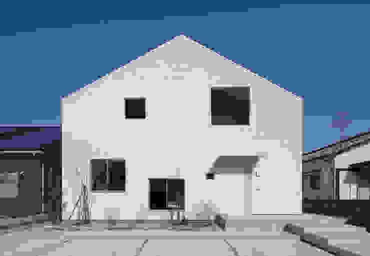 つみきの家 h2 Architect オリジナルな 家 空,建物,昼間,窓,家,土地区画,建築,フィクスチャ,矩形,壁