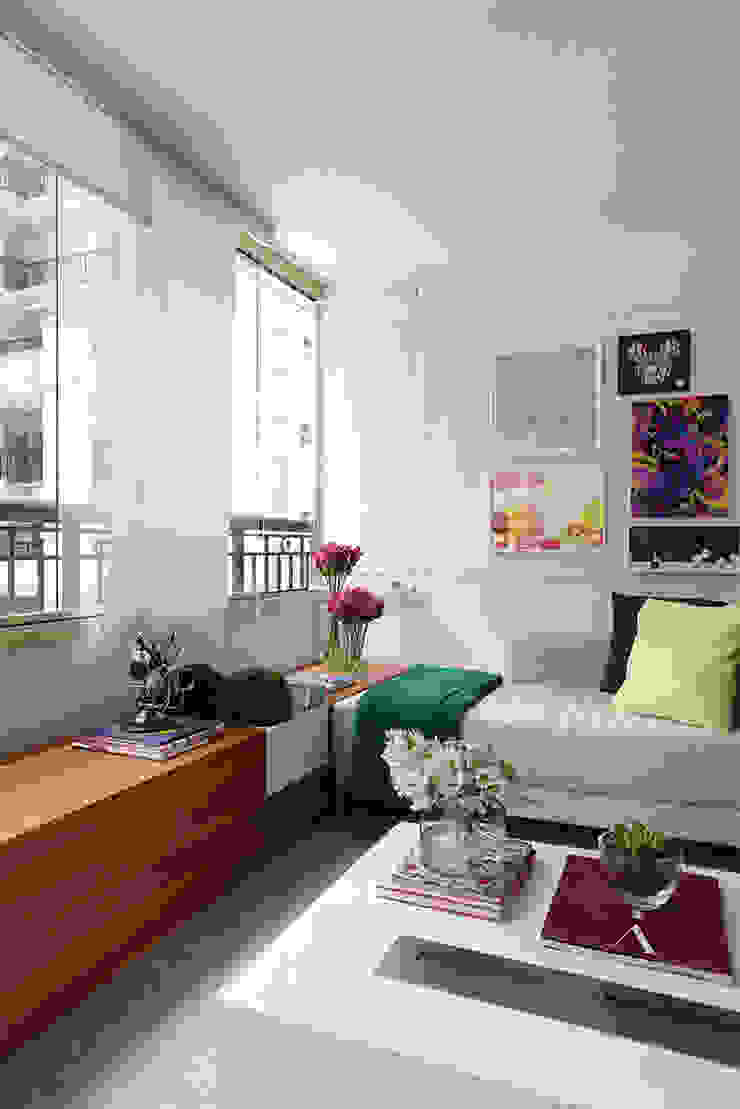 Casa 2 Arquitetos Modern living room