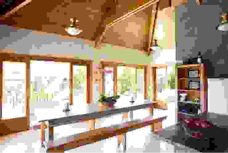 Liliana Zenaro Interiores Rustic style dining room