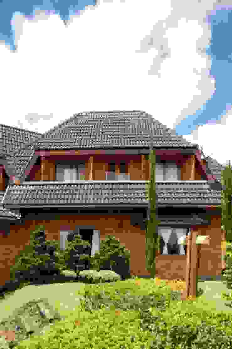 Liliana Zenaro Interiores Rustic style house