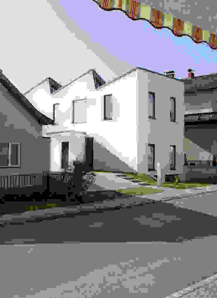 MY COUSINS HOUSE, MARTIN MOSTBÖCK MARTIN MOSTBÖCK Modern houses