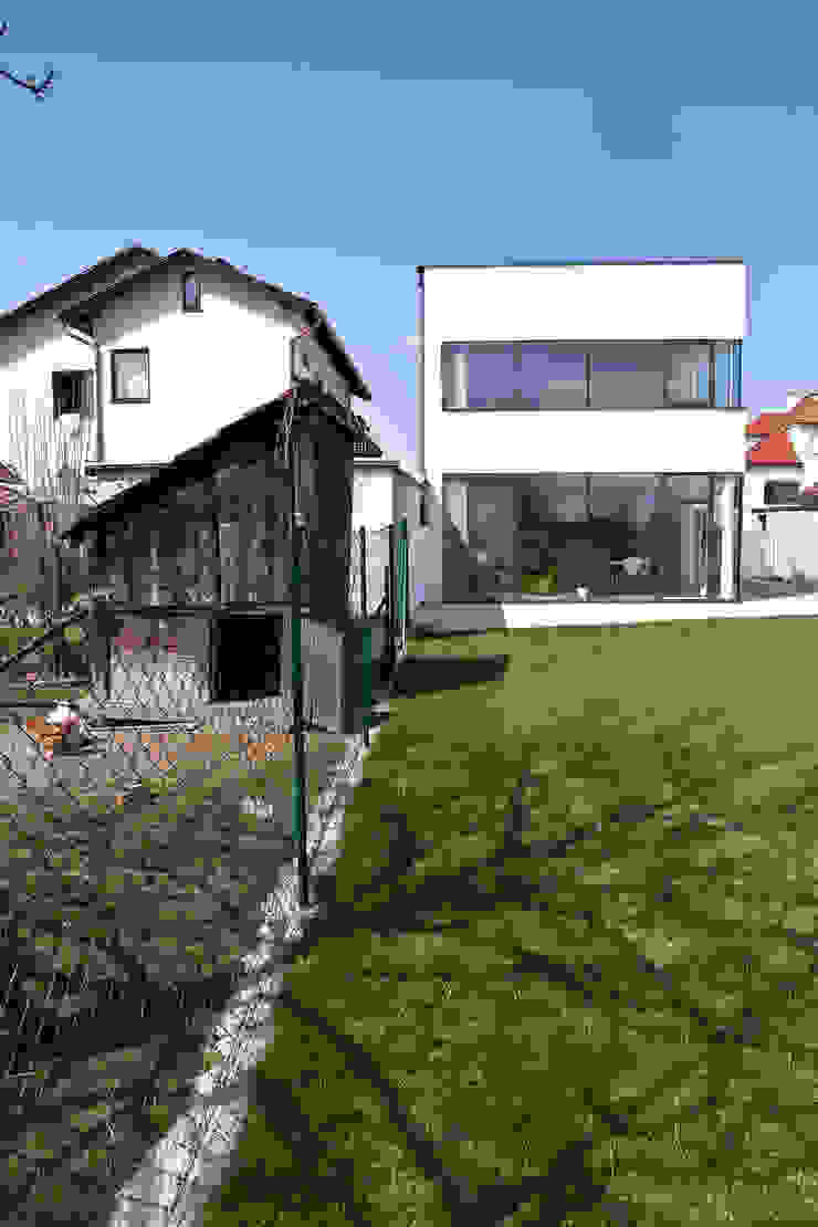 MY COUSINS HOUSE, MARTIN MOSTBÖCK MARTIN MOSTBÖCK Modern houses