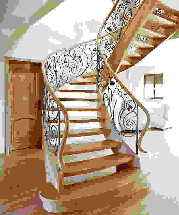 ST470 Schody klasyczne dębowe z ręcznie kutą stalową balustradą / ST470 Classical Stairs with hand-wrought steel balustrades Trąbczyński Classic corridor, hallway & stairs