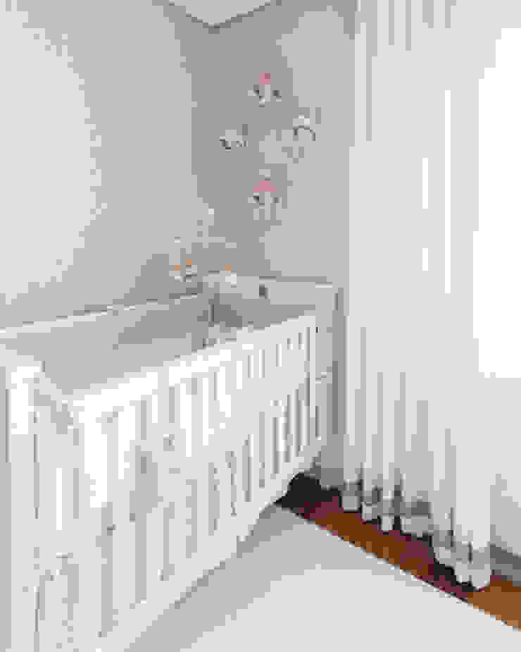 quarto de bebe, BMG Arquitetura BMG Arquitetura Quarto infantil clássico