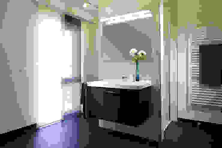 Modern Bathroom by FingerHaus GmbH - Bauunternehmen in Frankenberg (Eder) Modern