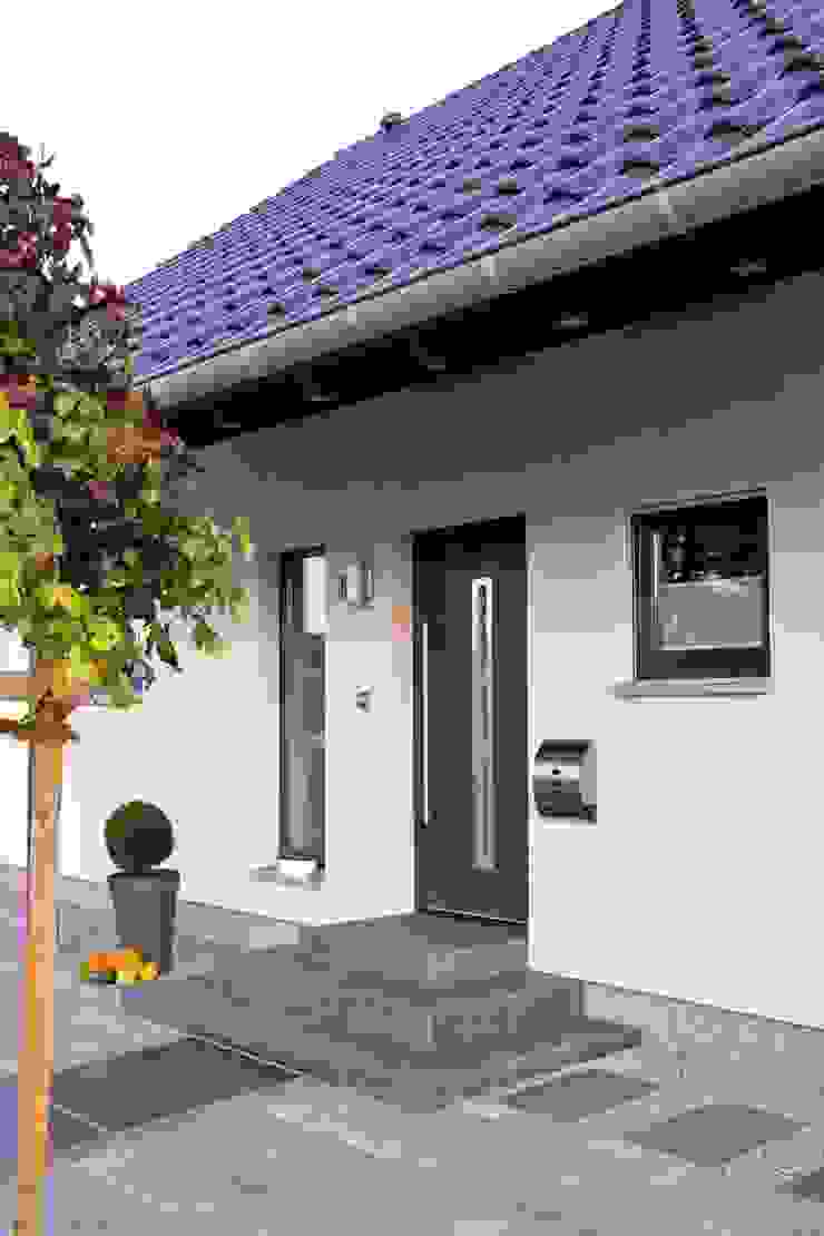 Modern windows & doors by FingerHaus GmbH - Bauunternehmen in Frankenberg (Eder) Modern