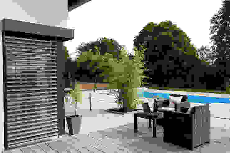 FingerHaus GmbH - Bauunternehmen in Frankenberg (Eder) Balkon, Beranda & Teras Modern